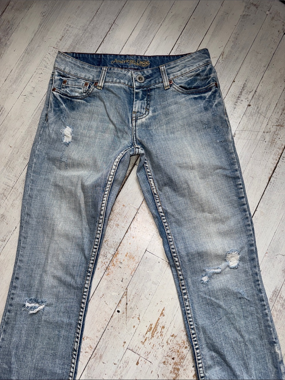 American Eagle Outfitters faded blue distressed jeans - Picture 8 of 9